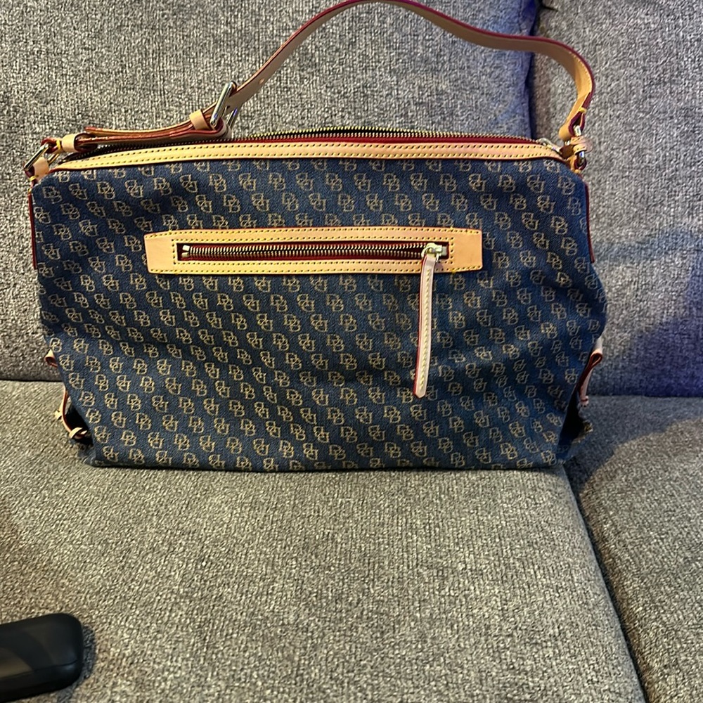 Dooney &Bourke purse